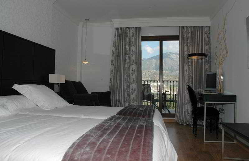 B Bou Hotel La Vinuela & Spa מראה חיצוני תמונה